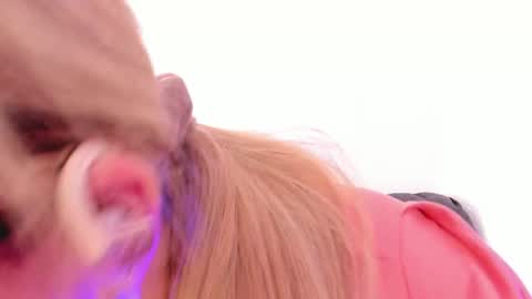 Nataly online show from November 2025 10:25:02 AM