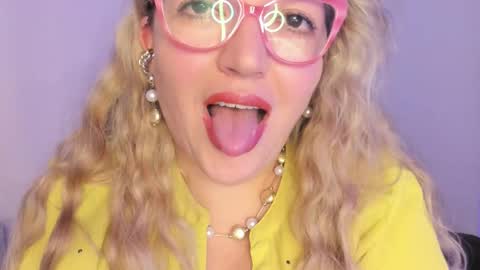 Nataly online show from December 2025 06:24:02 PM