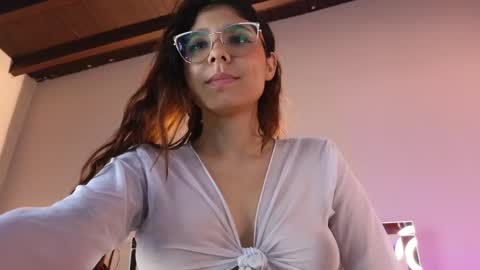 Naty Saenz online show from December 2024 01:03:01 PM