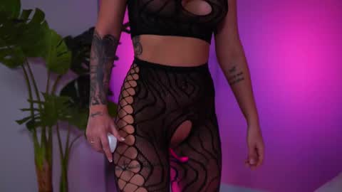 Naty online show from February 2025 10:37:01 PM