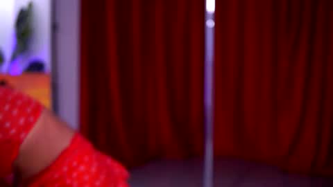 Naty online show from December 2025 07:53:02 PM