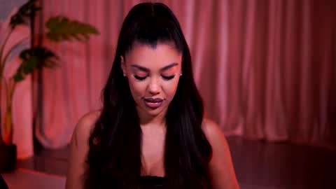 Naty online show from April 2026 07:14:01 PM