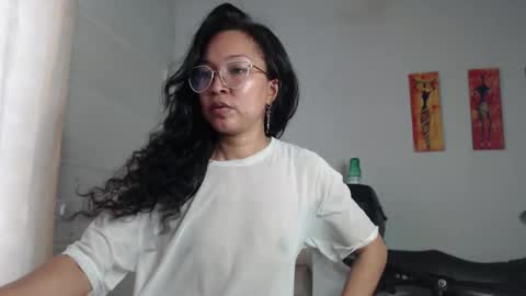 Snapshot of natzumi_mcqueen chatting on December 2024 04:19:01 PM Stella Mcqueen online show from December 2024 04:19:01 PM