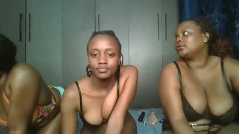 naughty_ellaa online show from October 2025 07:02:01 PM