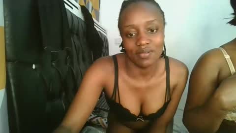 naughty_ellaa online show from October 2025 06:06:02 PM