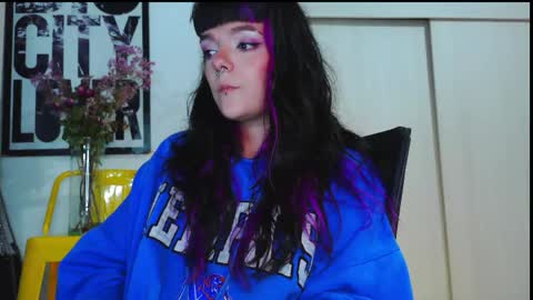 Snapshot of naughty_em_17 chatting on April 2026 08:39:01 PM Em please help me reach 100 thumbs up 3 online show from April 2026 08:39:01 PM