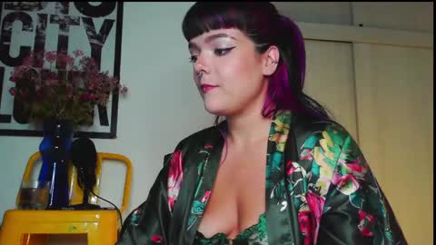 Snapshot of naughty_em_17 chatting on May 2026 06:07:01 AM Em please help me reach 100 thumbs up 3 online show from May 2026 06:07:01 AM