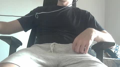 Snapshot of naughty_enzo chatting on September 2025 04:01:02 PM Enzo online show from September 2025 04:01:02 PM