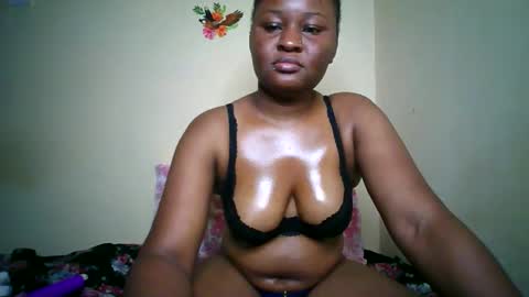 Snapshot of naughtybrownny chatting on June 2026 09:39:01 PM MUMU online show from June 2026 09:39:01 PM