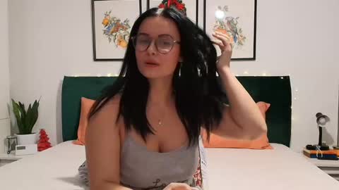 NaughtyBrunetteXXX online show from December 2024 04:40:01 PM