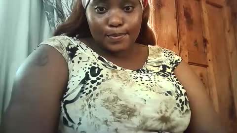 naughtylisah online show from November 2025 02:43:02 PM