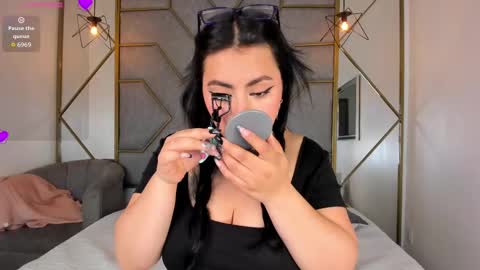 NavannyCattan online show from October 2025 05:36:02 AM