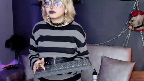 Navier  online show from December 2025 08:40:01 PM