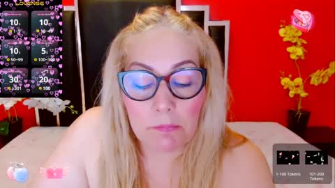 Lady Nayla online show from January 2025 06:52:01 PM