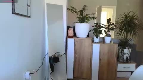 Neferutt online show from February 2026 02:16:02 PM