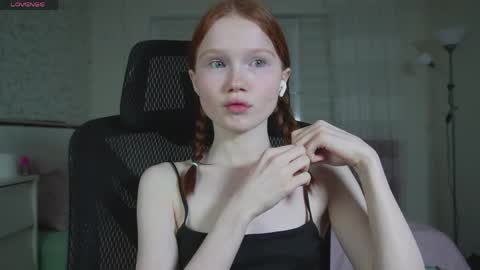 Snapshot of nellie_baby chatting on June 2026 07:25:01 PM Nellie online show from June 2026 07:25:01 PM