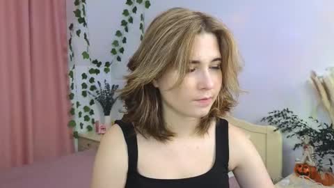 Snapshot of nellie_moans chatting on November 2025 04:49:01 PM Nellie online show from November 2025 04:49:01 PM