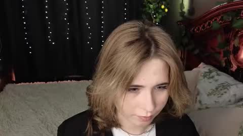 Snapshot of nellie_moans chatting on November 2025 02:52:02 PM Nellie online show from November 2025 02:52:02 PM