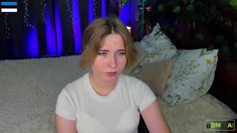 Snapshot of nellie_moans chatting on November 2025 01:03:01 PM Nellie online show from November 2025 01:03:01 PM