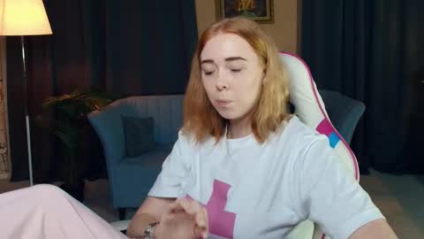 Nelli online show from November 2025 08:01:01 PM