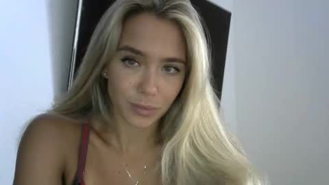 nelly_fortu online show from April 2026 11:13:02 AM