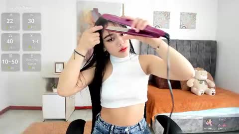 nenitaa_ online show from June 2026 12:15:02 PM