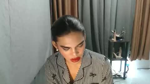 Snapshot of neomi_hardcock chatting on April 2026 05:33:02 PM neomi online show from April 2026 05:33:02 PM