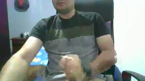 Snapshot of nerdxxx94 chatting on May 2026 04:40:01 AM MrBull online show from May 2026 04:40:01 AM