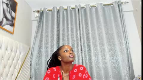 Snapshot of netfux_and_chill chatting on June 2026 06:52:01 PM netfux_and_chill online show from June 2026 06:52:01 PM