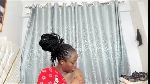 Snapshot of netfux_and_chill chatting on June 2026 11:30:02 AM netfux_and_chill online show from June 2026 11:30:02 AM