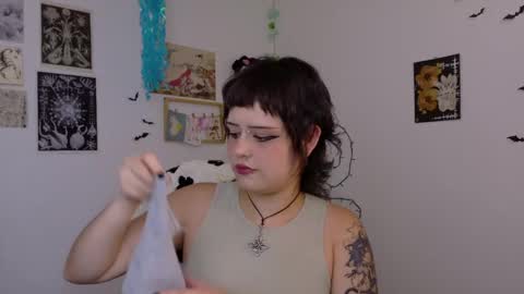 Snapshot of neurotic_witch chatting on May 2026 05:16:02 AM Mar online show from May 2026 05:16:02 AM