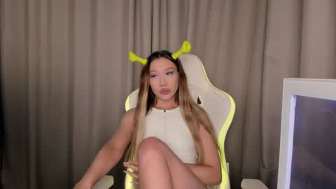 Mina online show from December 2024 01:22:02 PM