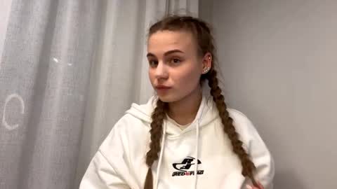 Snapshot of ngasimm chatting on March 2026 07:09:01 PM EmmaWalters online show from March 2026 07:09:01 PM