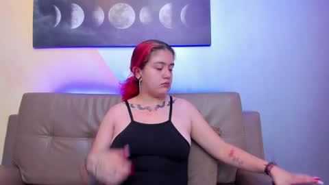 Estefani  online show from January 2025 11:54:02 AM