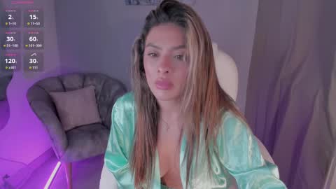 Snapshot of niaevans_x chatting on December 2024 08:28:02 PM Nia online show from December 2024 08:28:02 PM