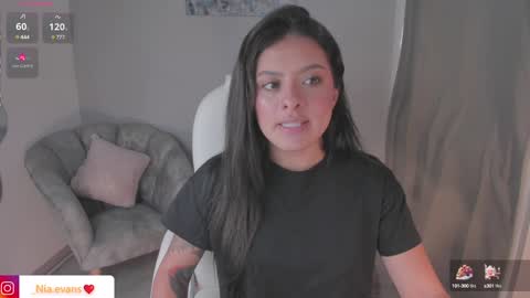 Snapshot of niaevans_x chatting on January 2025 08:01:01 PM Nia online show from January 2025 08:01:01 PM