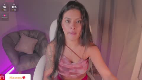 Snapshot of niaevans_x chatting on January 2025 11:56:01 PM Nia online show from January 2025 11:56:01 PM