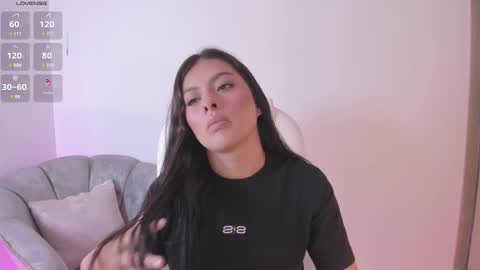 Snapshot of niaevans_x chatting on February 2025 01:21:02 PM Nia online show from February 2025 01:21:02 PM