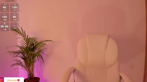 Snapshot of niaevans_x chatting on February 2025 12:58:01 PM Nia online show from February 2025 12:58:01 PM