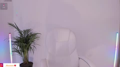 Snapshot of niaevans_x chatting on March 2025 12:55:01 PM Nia online show from March 2025 12:55:01 PM