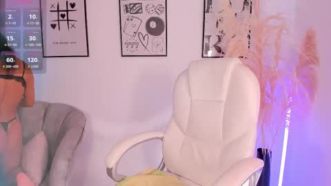 Snapshot of niaevans_x chatting on September 2025 12:51:01 PM Nia online show from September 2025 12:51:01 PM