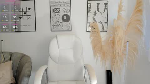 Snapshot of niaevans_x chatting on October 2025 01:01:01 PM Nia online show from October 2025 01:01:01 PM