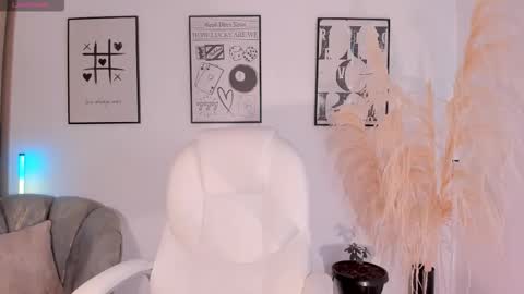 Snapshot of niaevans_x chatting on November 2025 12:48:02 PM Nia online show from November 2025 12:48:02 PM