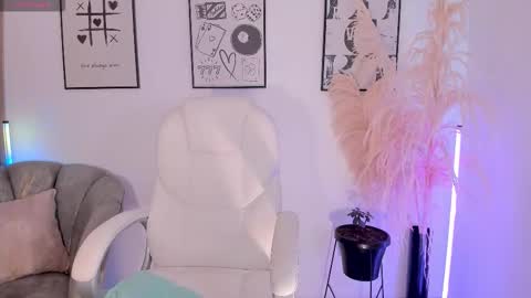 Snapshot of niaevans_x chatting on November 2025 01:22:01 PM Nia online show from November 2025 01:22:01 PM