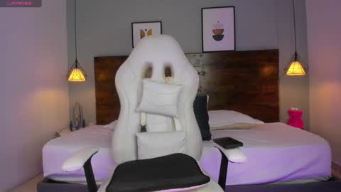 Niall  online show from January 2025 01:00:02 PM