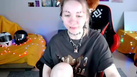 nica_kawaii online show from May 2026 12:55:01 PM