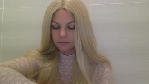 Amber online show from October 2025 10:43:02 AM