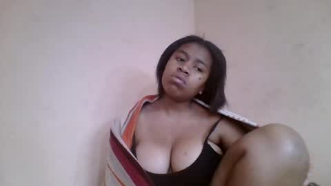 Snapshot of nicelly01 chatting on June 2026 05:23:02 AM nicelly01 online show from June 2026 05:23:02 AM