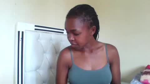 Snapshot of nicemillow chatting on December 2024 09:14:01 AM nicemillow online show from December 2024 09:14:01 AM