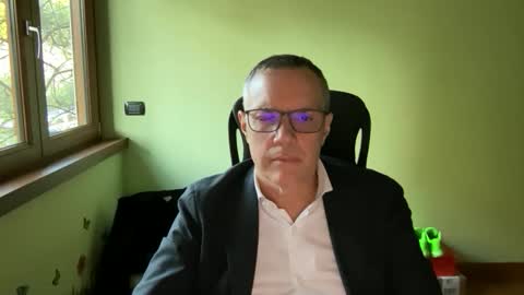 Snapshot of niceshy_71 chatting on April 2026 05:18:01 PM Andrew online show from April 2026 05:18:01 PM